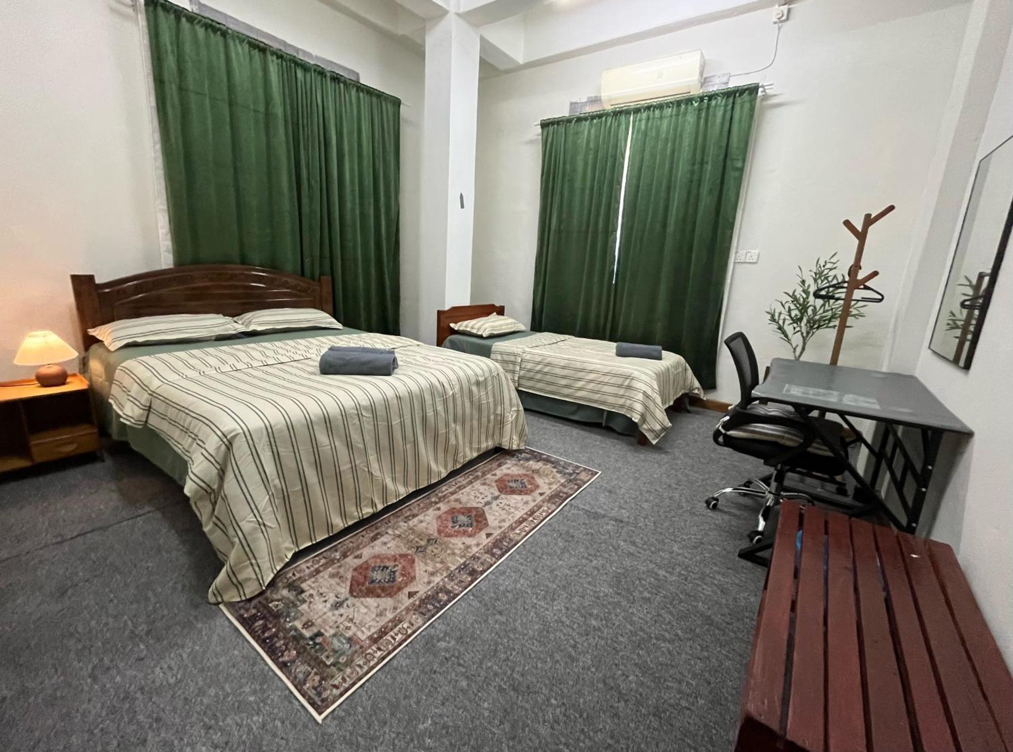 La Wood Homestay Near Kuala Besut Jetty Bagian luar foto